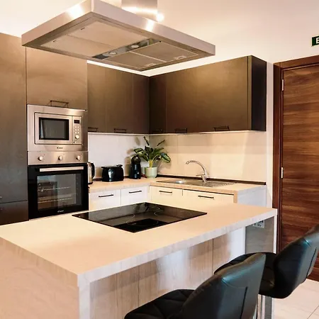 Scenic Modern 3 Bedroom Seaview Appartement