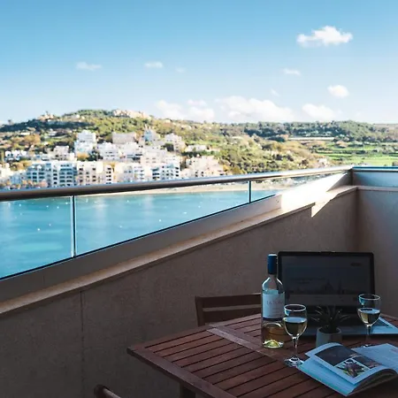 Scenic Modern 3 Bedroom Seaview Daire